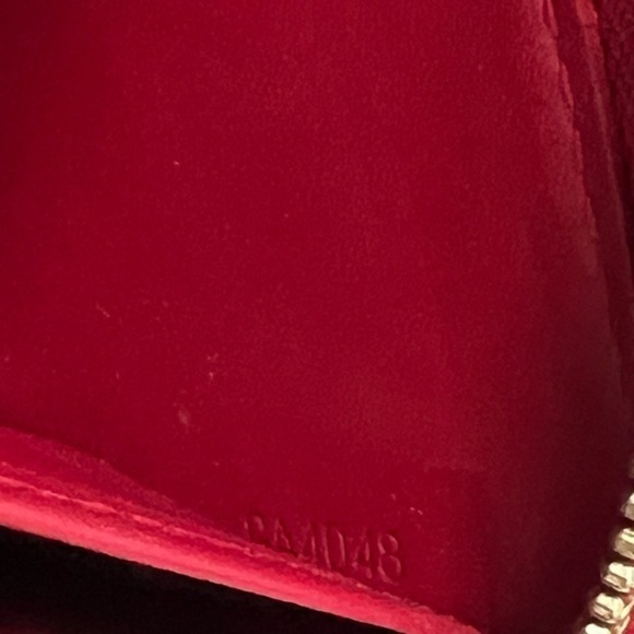 Authenticated Used Louis Vuitton Zippy Wallet  Monogram Vernis Pomme d'Amour Red - Picture 3 of 16
